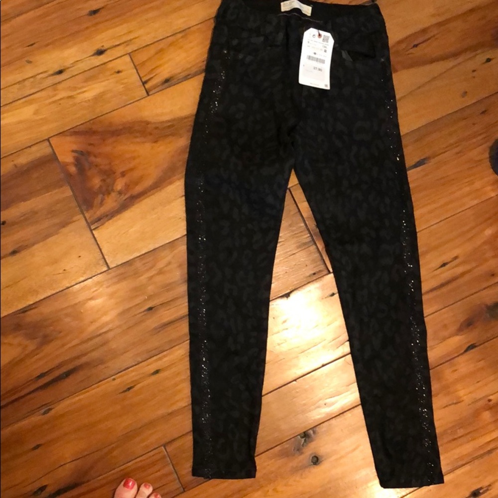Black Zara stretch jeans with leopard print